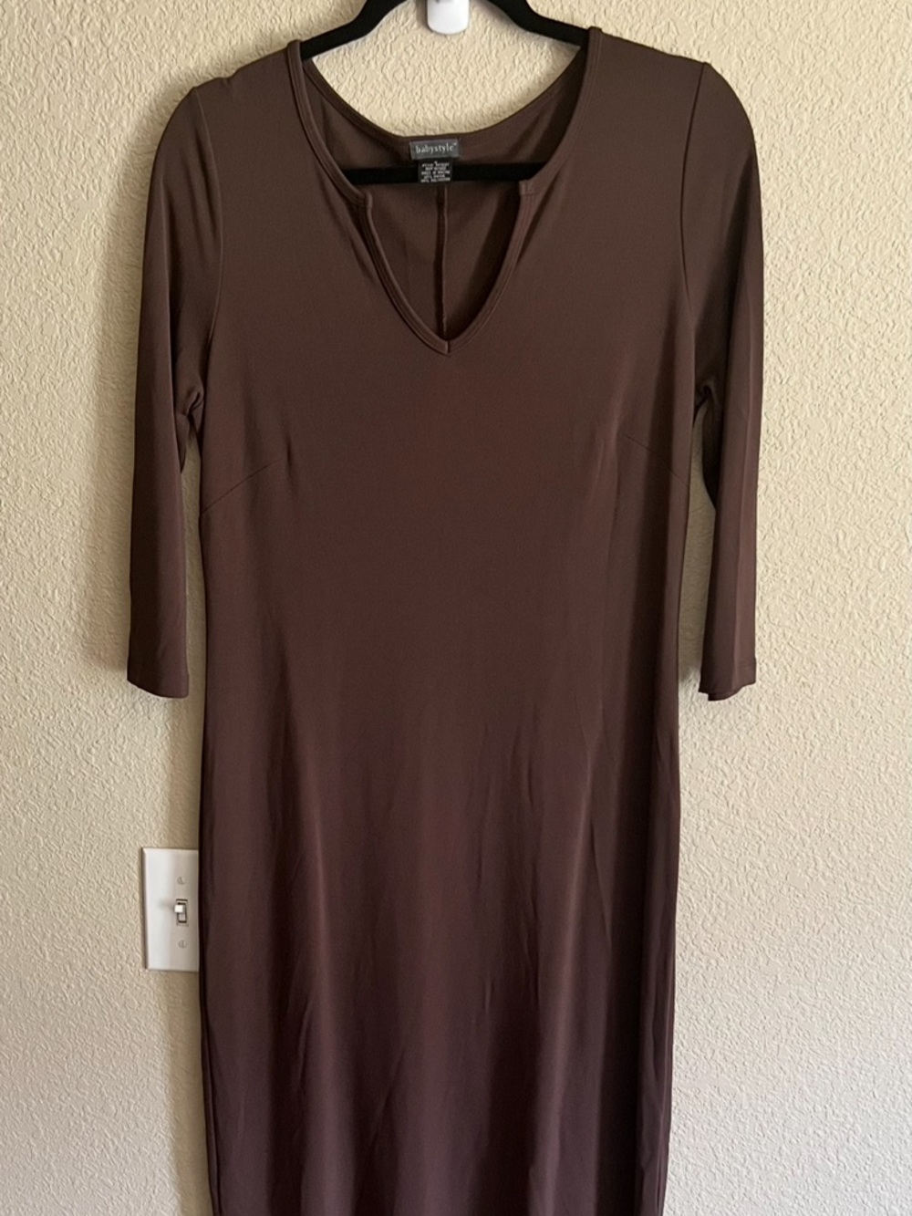 Brown V-Neck Midi Dress - Picture 2 of 3